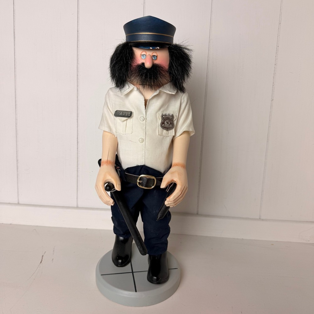 Zim's Flat Foot Police Officer Z02-111 Heirloom Collectibles 2002 Wood Figurine